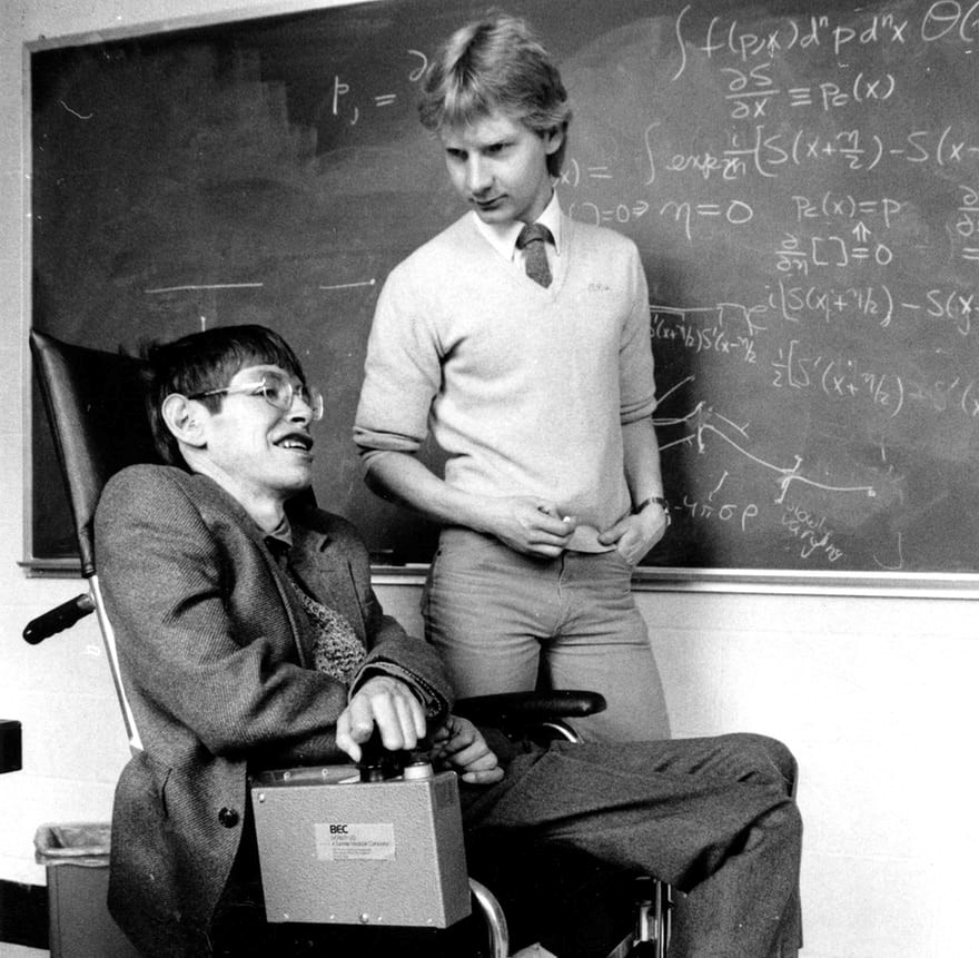 Hawking: Từ bệnh nhân xơ cứng teo cơ tới thiên tài vật lý